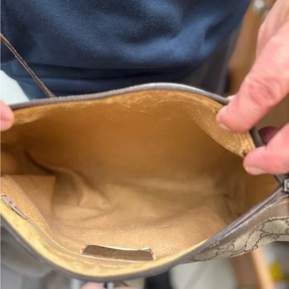 Gucci Tan and Brown GG Crossbody Bag - Picture 3 of 11